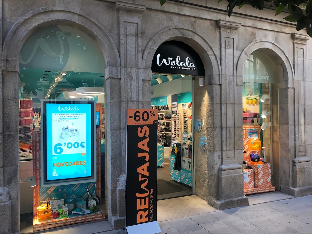 Wolala store in Spain with nsign.tv digital signage technology