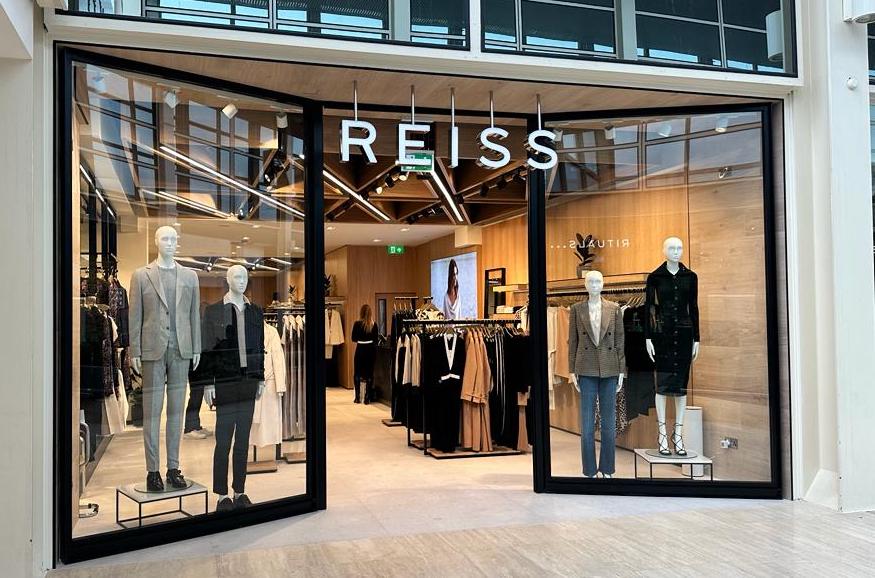 Reiss at centre:mk