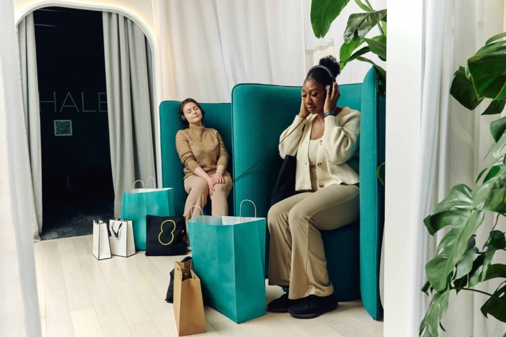 EE and Calm have teamed up to curate three meditative soundscapes designed to help shoppers in London find their calm in time for Stress Awareness Month. 5 Large