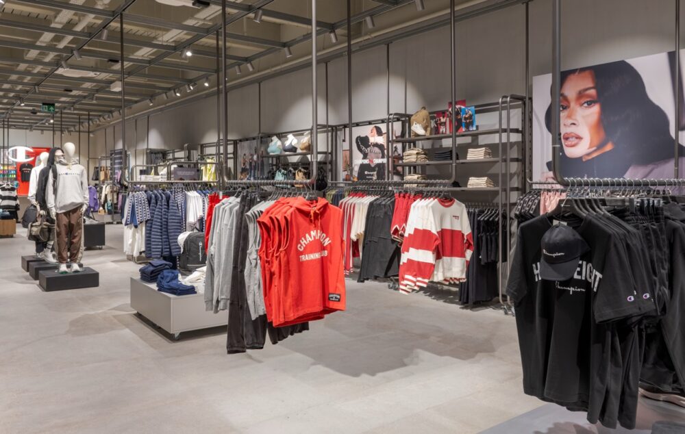 038 Canoe ChampionStoreMCR 120326 SLV 9594 Large