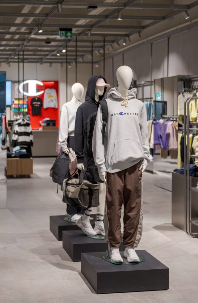 105 Canoe ChampionStoreMCR 120326 SLV 9661 Large