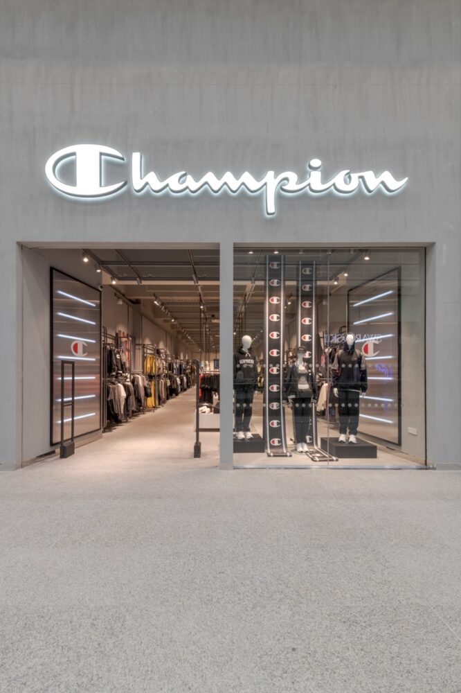 129 Canoe ChampionStoreMCR 120326 SLV 9686 Large