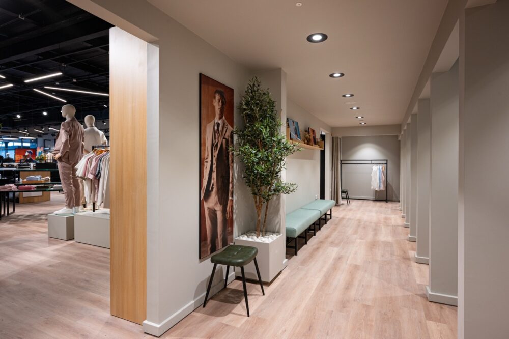 Suit Direct Cheshire Oaks 502 Large