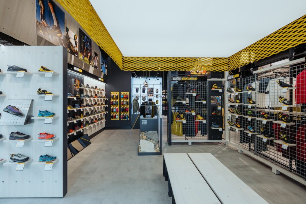 La Sportiva image 2 footwear Large