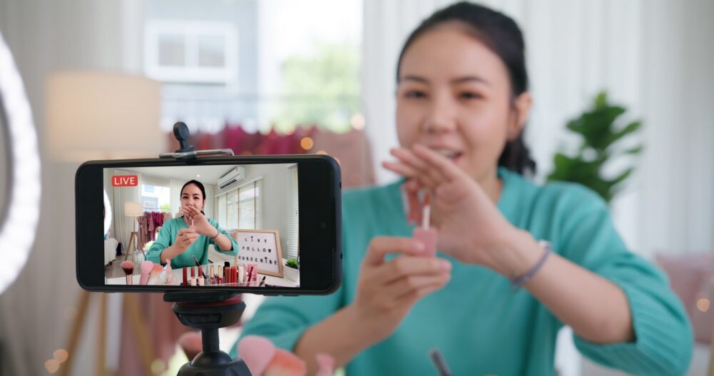 micro influencer record live viral vide 2026 01 05 06 10 19 utc Large