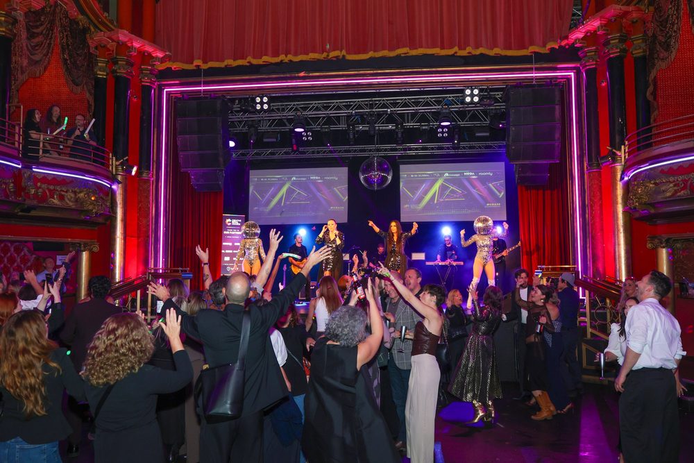 06 Dancefloor and Band