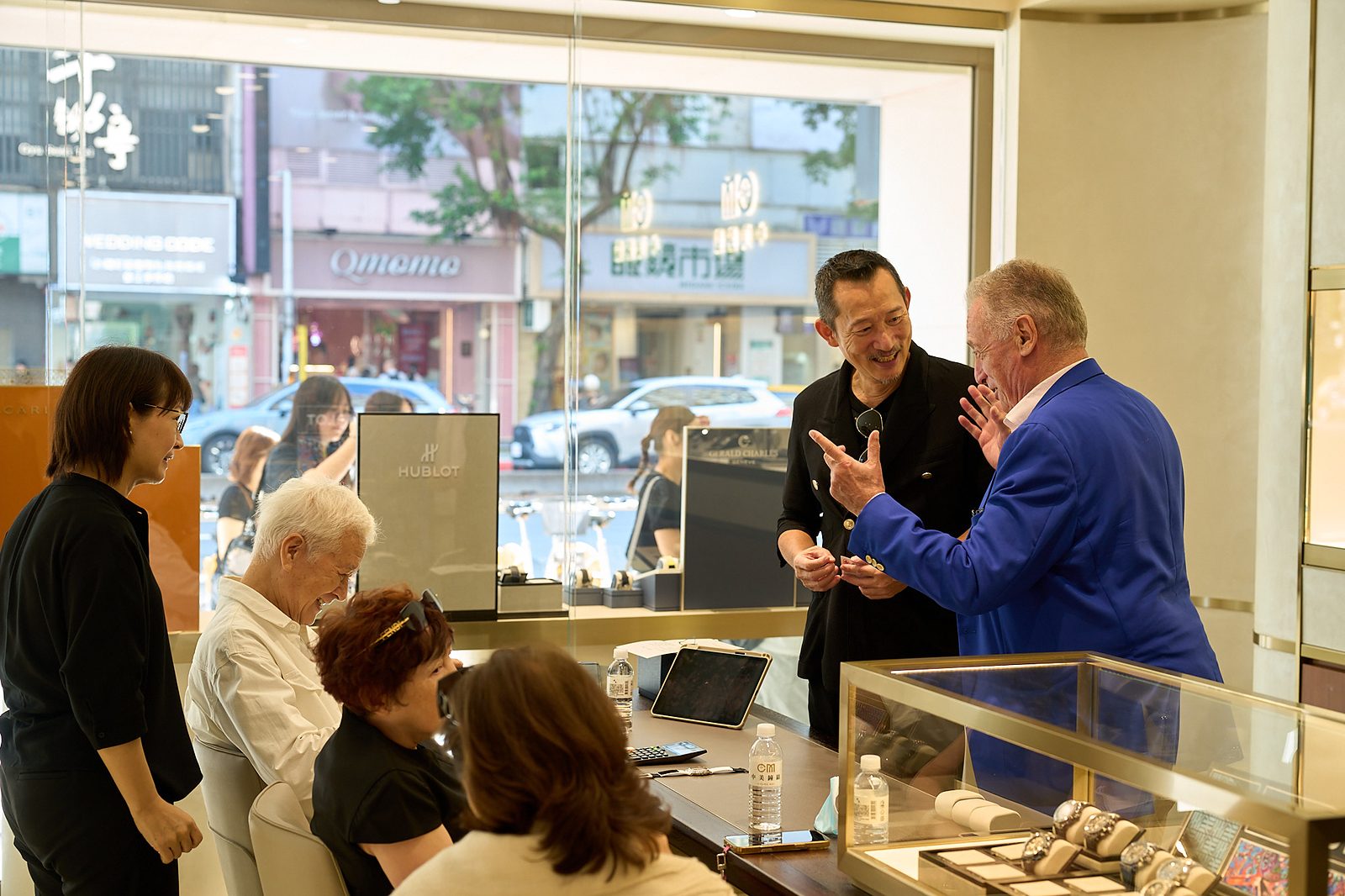 Guests at the Gerald Charles VIP presentation inside Chung Mei Watch's Nanjing store in Taipei