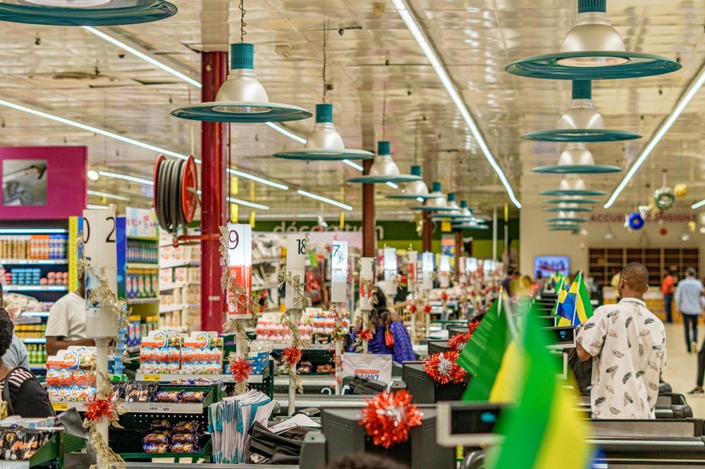 Peak Season Puts Retail HR on the Shop Floor: Why Store Colleagues Need Faster Answers